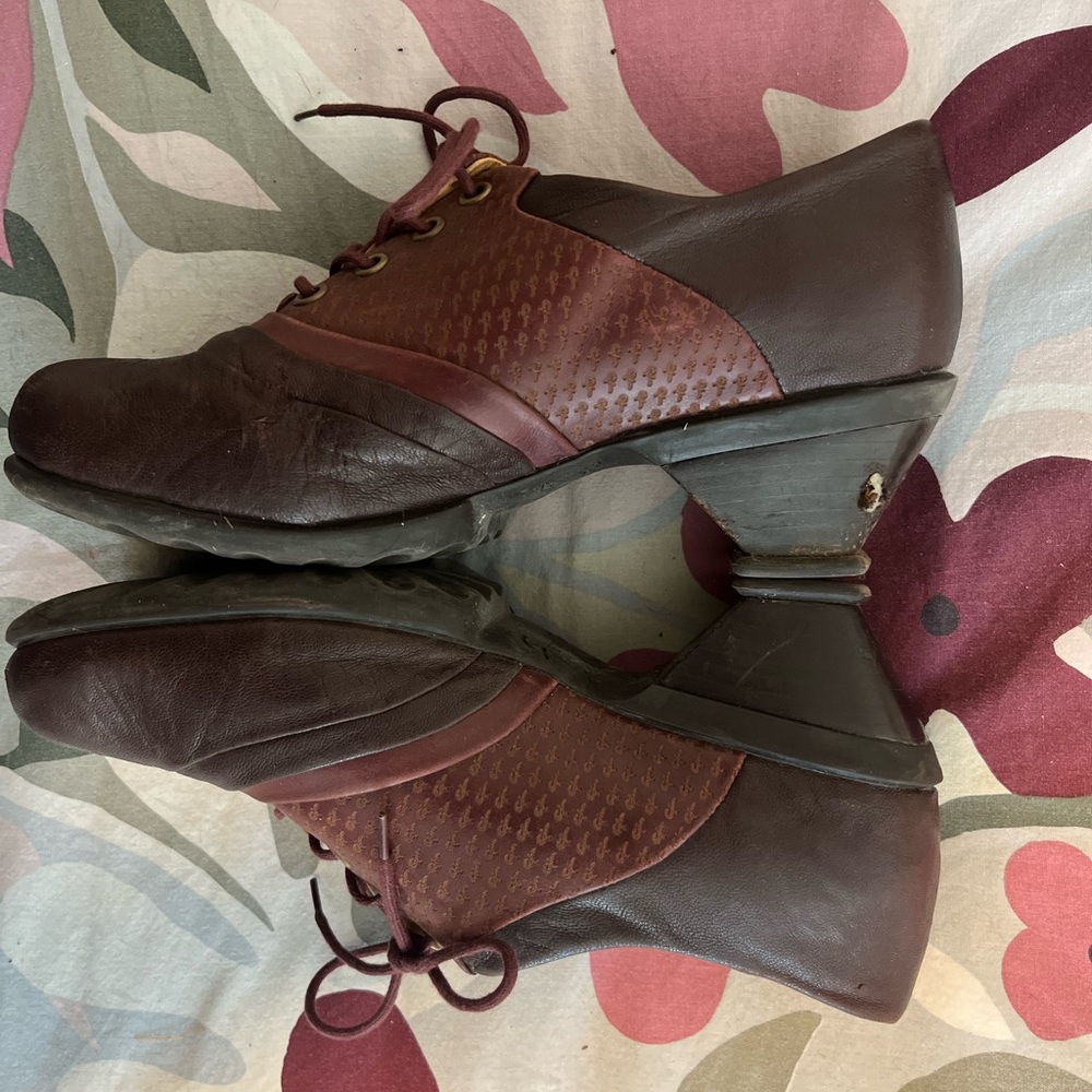 Brown and tan John Fluevog shoes, size 8. Good used condition pls see all photos - Picture 2 of 10